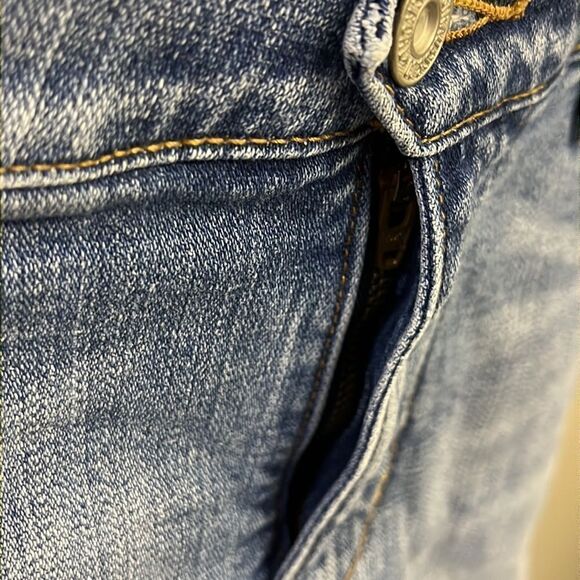 Levi’s Light Wash 4-Pocket Button Zipper Jean Shorts- Size 10 - Picture 7 of 16